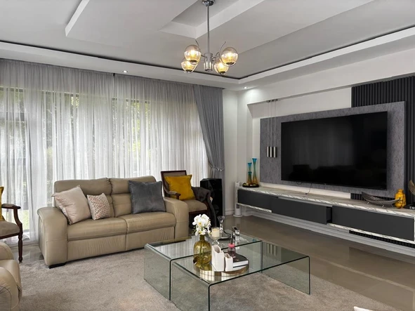 6 Bedroom House