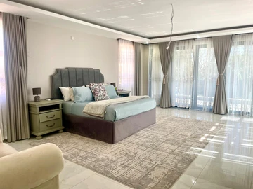 6 Bedroom House