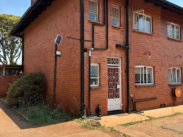 2 Bedroom Flat & Apartment