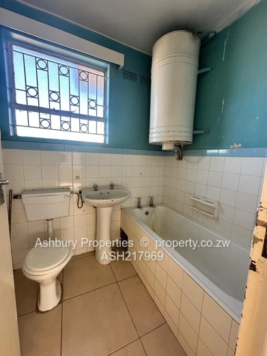 Charming 1-Bedroom Avenues Flat with Borehole – Perfect CBD Living! (Sole Mandate)