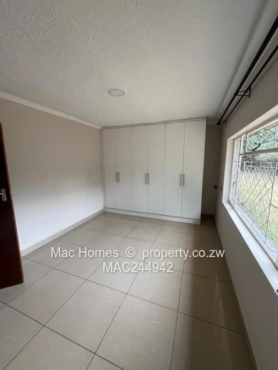 6 Bedroomed house with a 2 bedroomed cottage to let