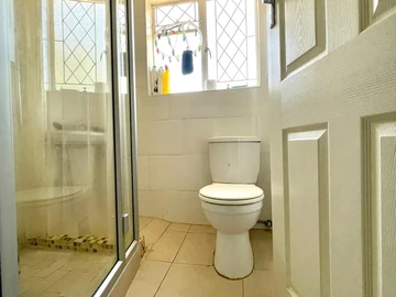 3 Bedroom Flat & Apartment