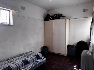 2 Bedroom Flat & Apartment