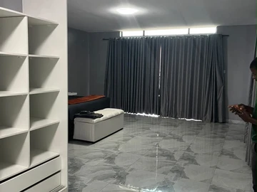 4 Bedroom Flat & Apartment