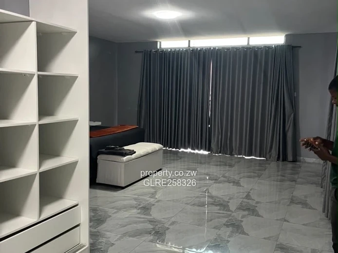Modern 4-Bed, 5-Bath Flat with Borehole in Vainona