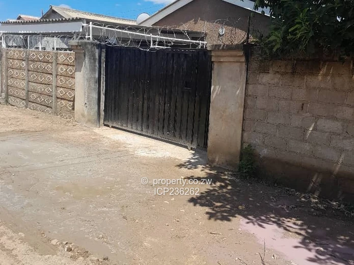 4 Bedroomed House For Sale In Manyame Park, Chitungwiza(TITLE DEED)
