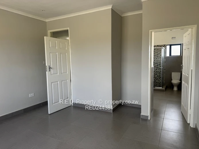 Four-Unit Townhouse Development in Hopelyn!