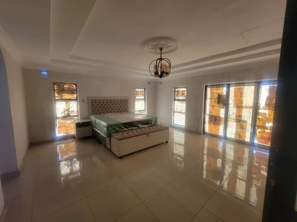 6 Bedroom House