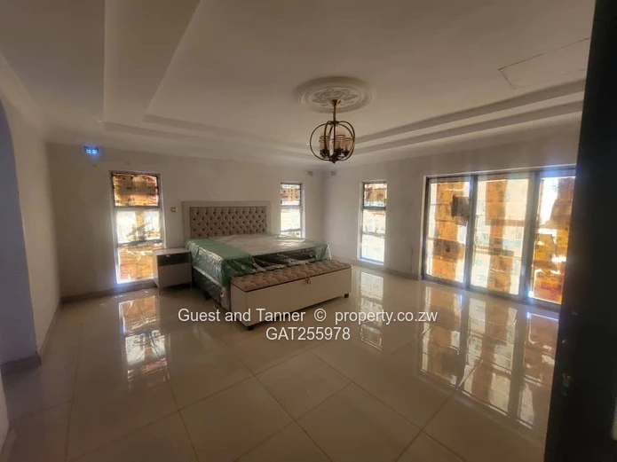 Glen Lorne | Spacious 6-Bedroom Family Home (Sole Mandate)
