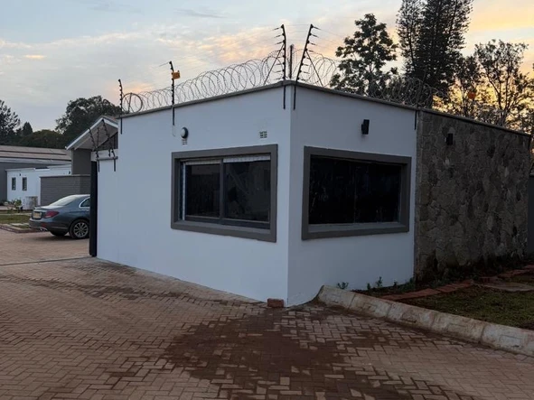 2 Bedroom Flat & Apartment