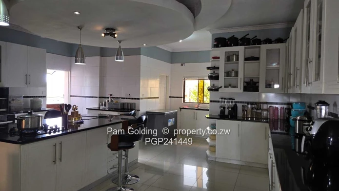 6 bedroom house for sale in Sandton Park (Sole Mandate)