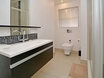 2 Bedroom Flat & Apartment