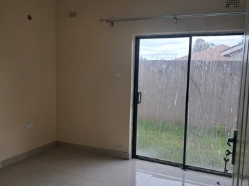 2 Bedroom Flat & Apartment
