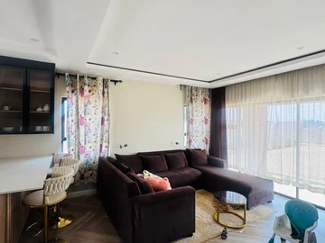 4 Bedroom Flat & Apartment
