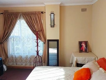 6 Bedroom House