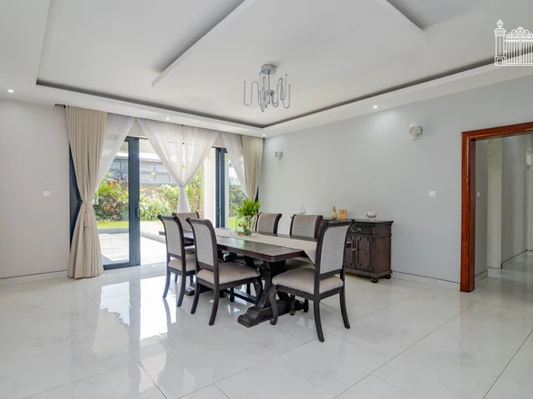 6 Bedroom House