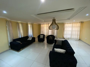 6 Bedroom House