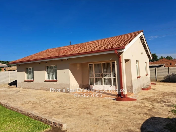 Neat 2-Bed Cottage in Whitecliff with Secure Yard