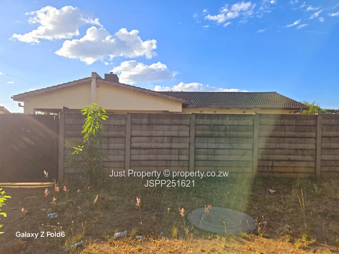Braeside 4-Bed Renovator's Gem on 912m² — Garage & ZESA