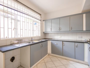 3 Bedroom Flat & Apartment