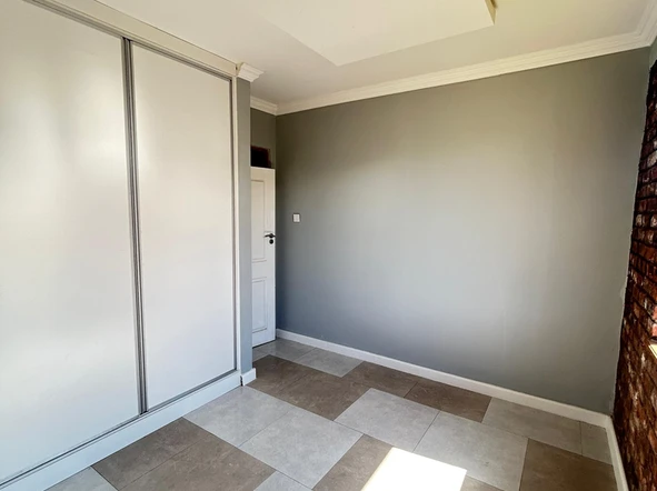 3 Bedroom Flat & Apartment