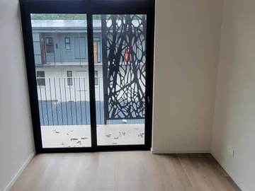 2 Bedroom Flat & Apartment