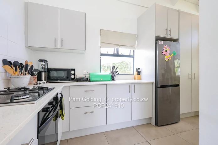 3 Bedroom Town House For Sale in Highlands