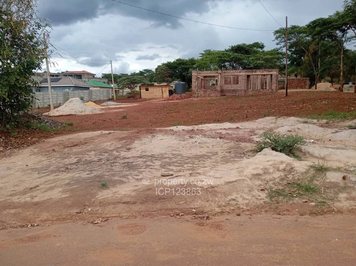 2000m² Residential Land for Sale in Prestigious Glen Lorne, Harare with  3 bed cottage at roof level