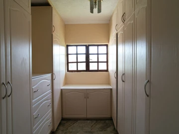 6 Bedroom House