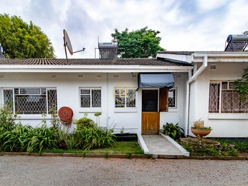 2 Bedroom Flat & Apartment