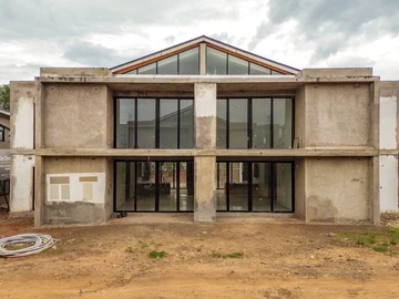 4 Bedroom Flat & Apartment