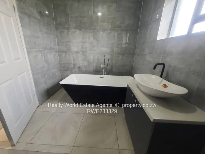 For Sale: 5-Bedroom Home In Mt Pleasant Heights (Sole Mandate)