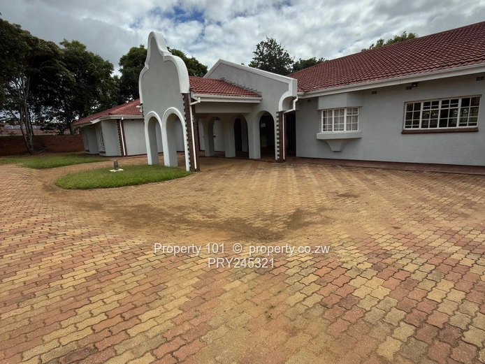 Price on application-Rental 5 bedrooms house in Borrowdale west