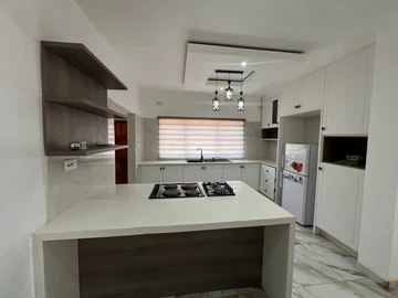 3 Bedroom Flat & Apartment