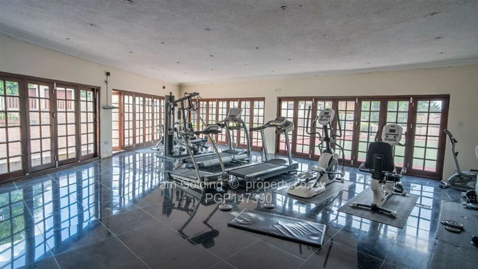 Stunning Executive Home In An Exclusive Complex