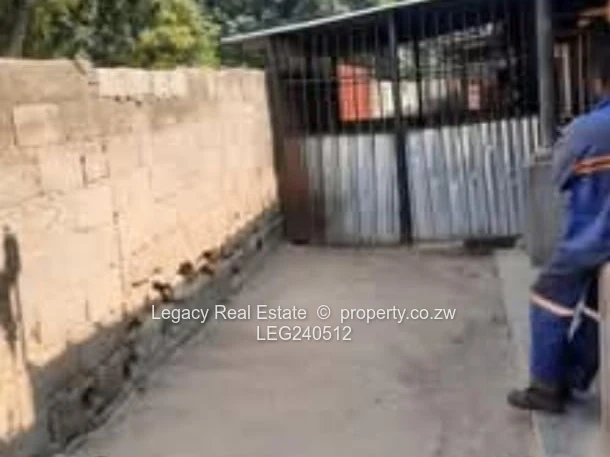 Chitungwiza Busy Shopping Centre Shop For Sale – Title Deed