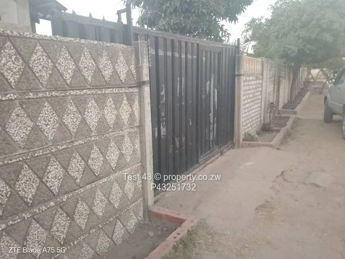 4-Bed Zengeza House — Walled, Gated with Brick Chimney