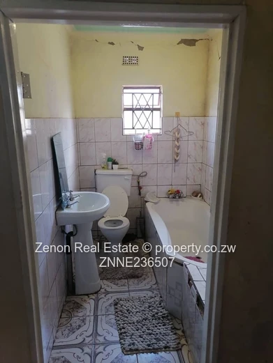4bedroom house in Kuwadzana 4 extension with Title Deeds, 43k