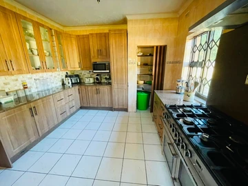 5 Bedroom House