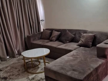 2 Bedroom Flat & Apartment