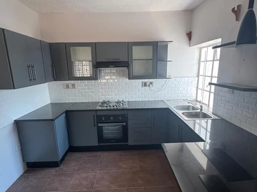 2 Bedroom Flat & Apartment