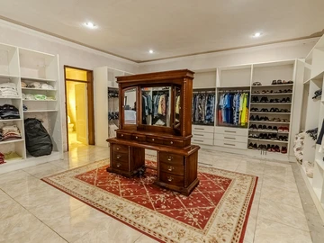 Farm & Agricultural Land