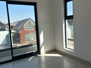 4 Bedroom Flat & Apartment