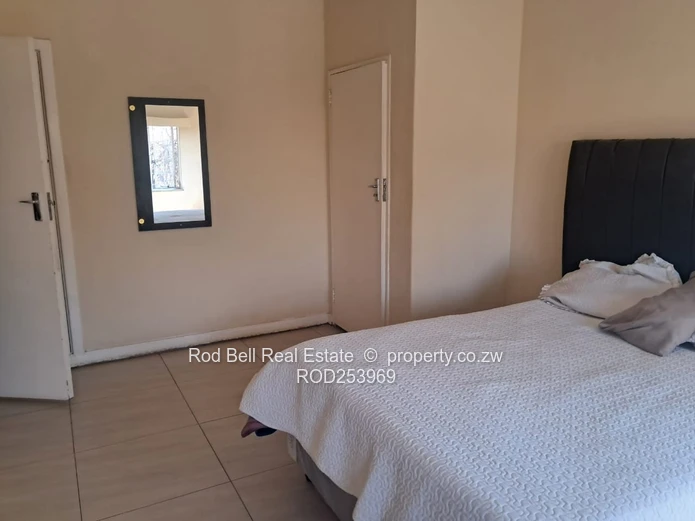 Large 3-bedroom flat located in the Avenues