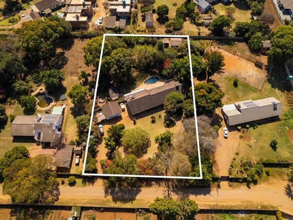 Home With A Cottage In Quiet Close