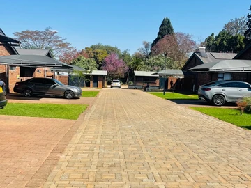 2 Bedroom Flat & Apartment