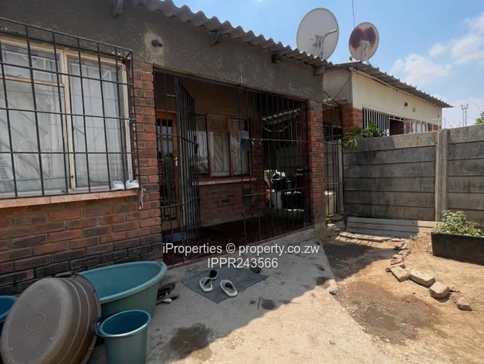 4-Bed House in Zengeza 2 with Secure Walled Yard (Sole Mandate)