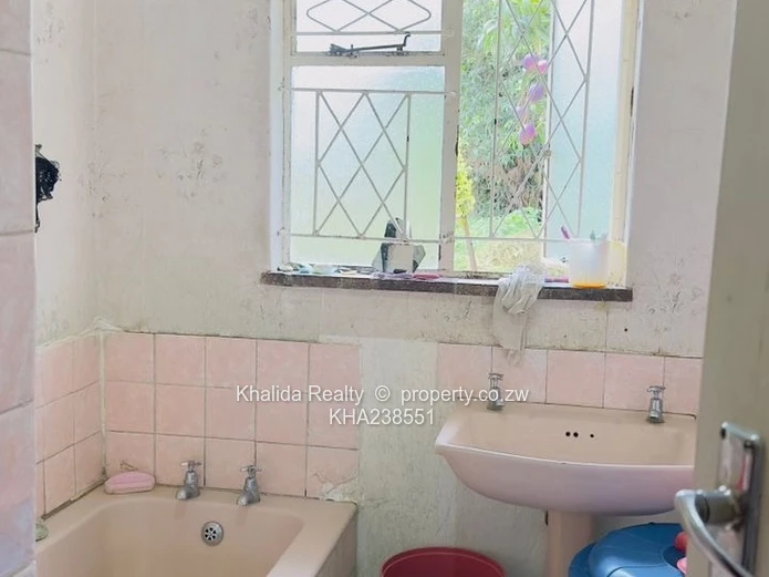 Marlborough Property With 3 Dwellings For Sale ?? Off Marlborough Drive. 