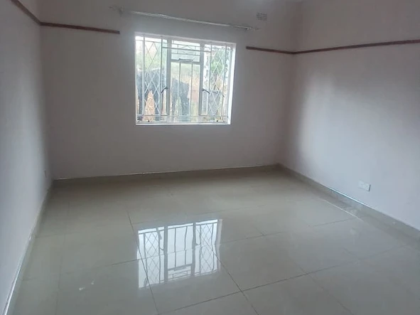 2 Bedroom Flat & Apartment