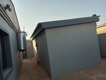 3 Bedroom Flat & Apartment